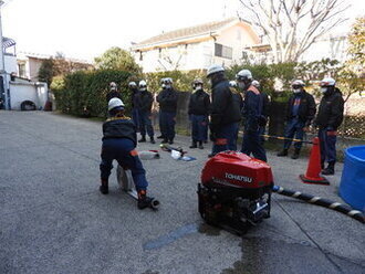 写真：可搬消防ポンプ取扱訓練2