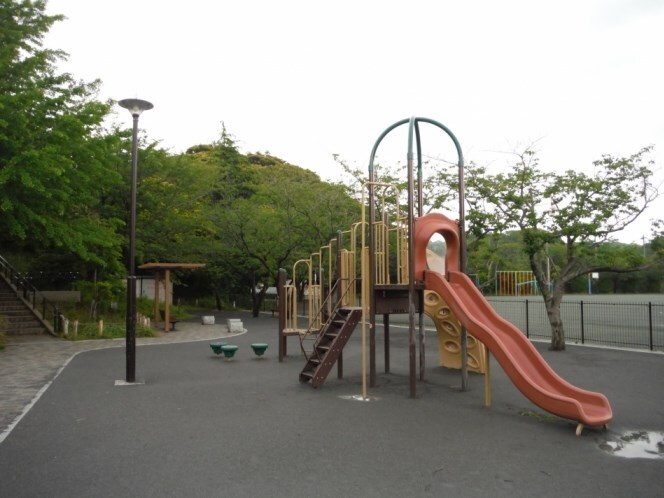 写真：アザリエ学校前公園