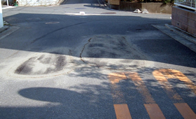 写真：道路の異常