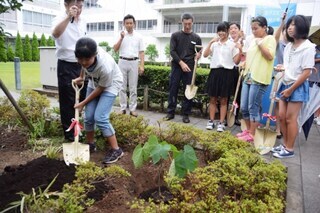 写真：逗子文化プラザフェスティバルパーク植樹1