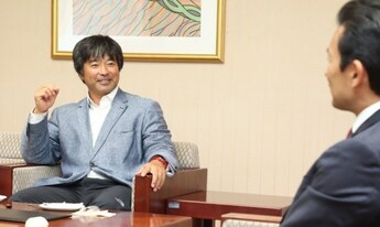 写真：三浦豪太さんと平井市長