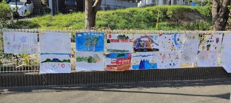 写真：子どもたちの絵