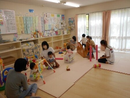 写真：子育て支援センターの様子1