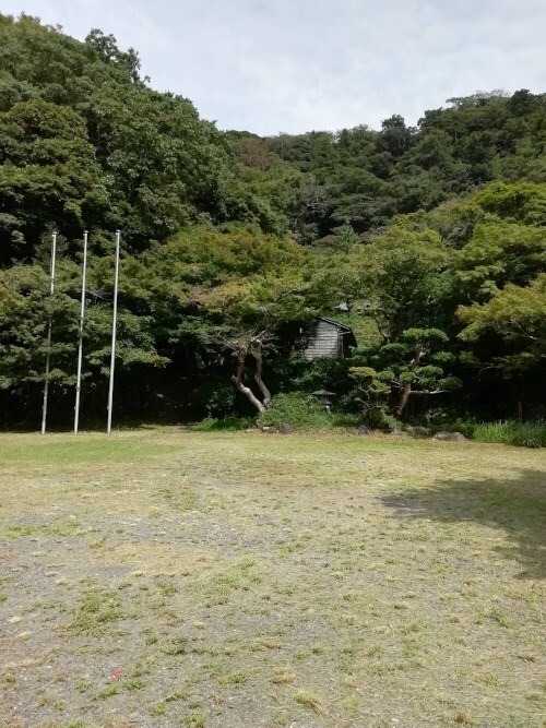 写真:炊事場前の広場