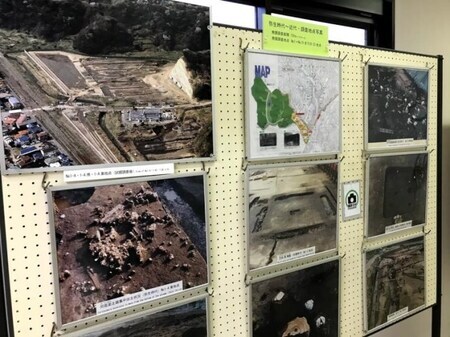 写真:遺跡発掘のパネル展示