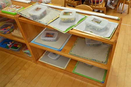 写真：パズルの収納棚