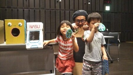 写真：段ボールで作ったペンダント