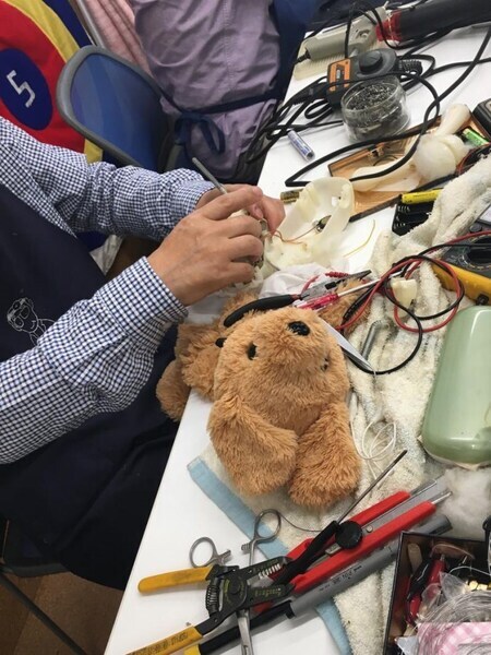 写真：修理の様子