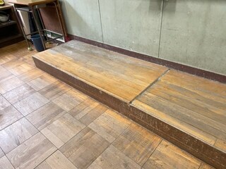 写真:工事施工前教室2