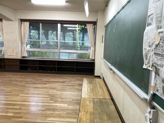 写真:工事施工後教室2