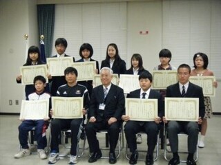写真:平成25年度表彰1 記念撮影