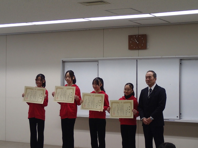 令和6年度児童生徒表彰 授与の様子