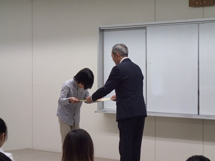 令和7年度児童生徒表彰 授与の様子