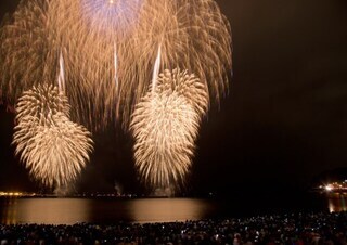 写真：逗子海岸花火大会　歓喜の輝き