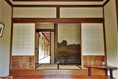 写真：同　玄関正面