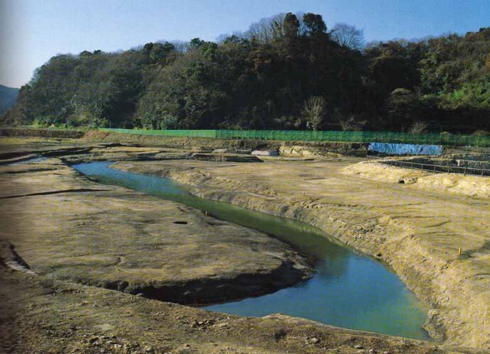 遺物が出土した時のようす（池子遺跡群）｜逗子市公式サイト