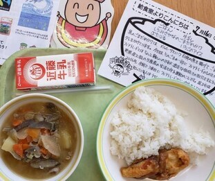 写真：小学校給食