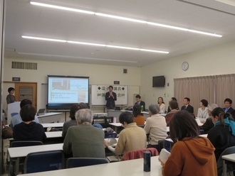 写真：議会報告会の様子1