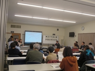 写真：議会報告会の様子2