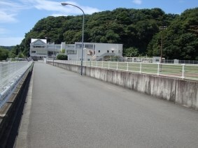 逗葉地域医療センター・逗子市保健センターへの進入路写真