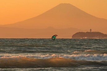 写真：夕焼けの富士山の様子