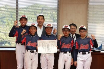 写真：優勝報告の様子1