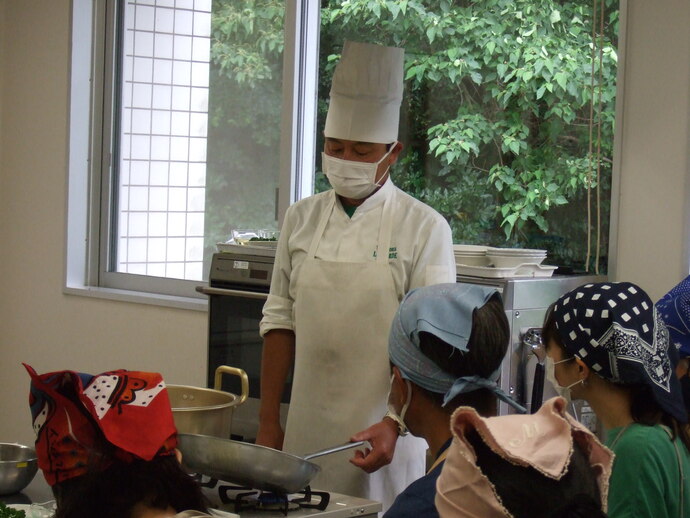 トマトソースのにんにく炒め中