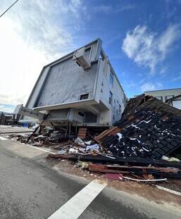 輪島市内の倒壊した建物
