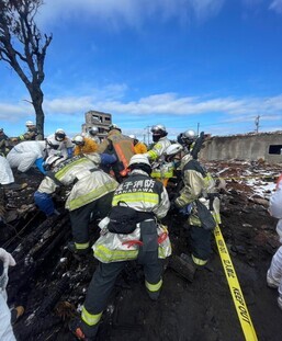 朝市通り火災現場での捜索活動