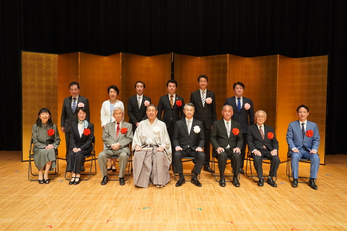 写真:市制70周年記念式典表彰式