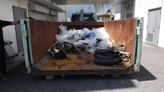 作業終了　集めたごみとともに記念撮影をしました