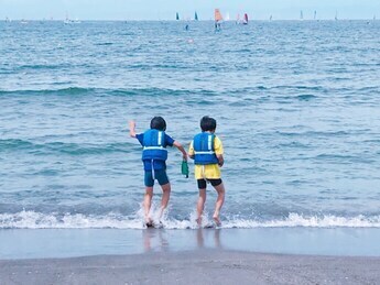 写真：逗子海水浴場子ども用ライフジャケット