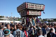 写真:みこしパレード