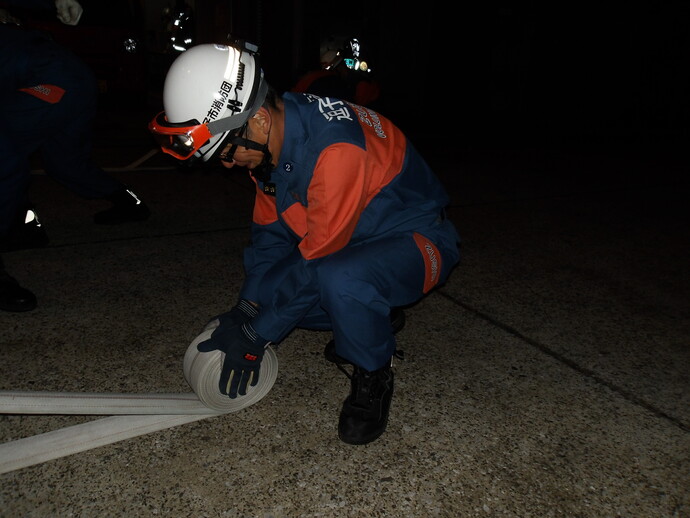 ホースを収納し、次の訓練に備える