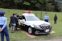 警察車両展示写真