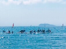 写真:逗子海水浴場SUPヨガ