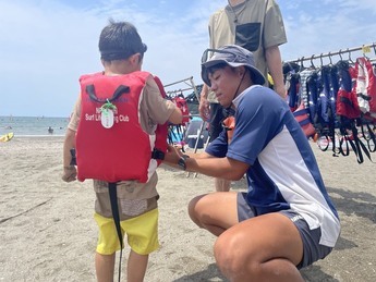 写真:逗子海水浴場子ども用ライフジャケット
